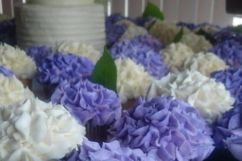 Hydrangea wedding cake