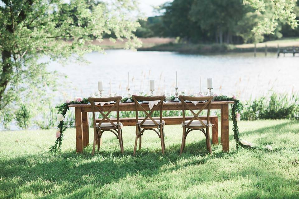 Table setting outdoors |  Photo: brittney livingston photography