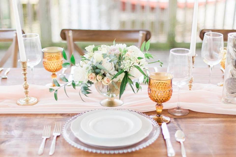 Sample table setting | Photo: Lauren Werkheiser PhotographyStyling: Charming Grace Events Flowers: Rhonda Kaplan Floral Design Decor: Something Vintage