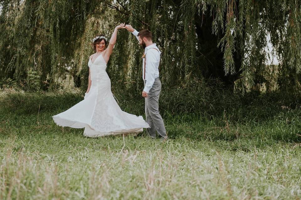 Dancing under the willows