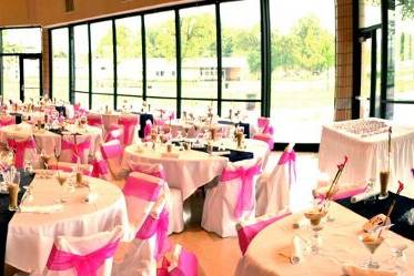 The colors of the entire wedding party can be included in your building decor.
