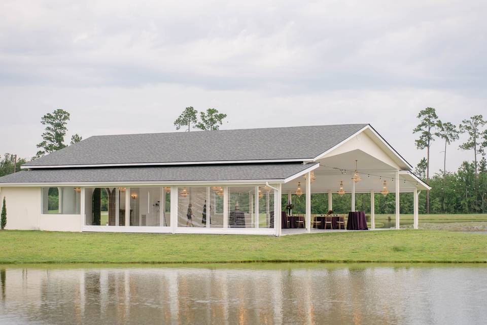 Le Pavilion Du Lac