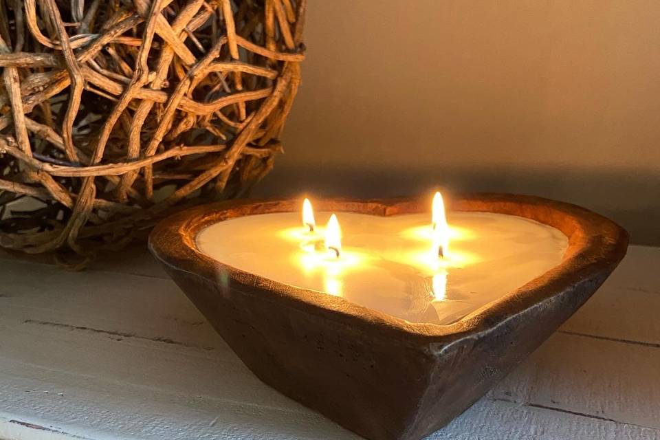 Natural finish candle