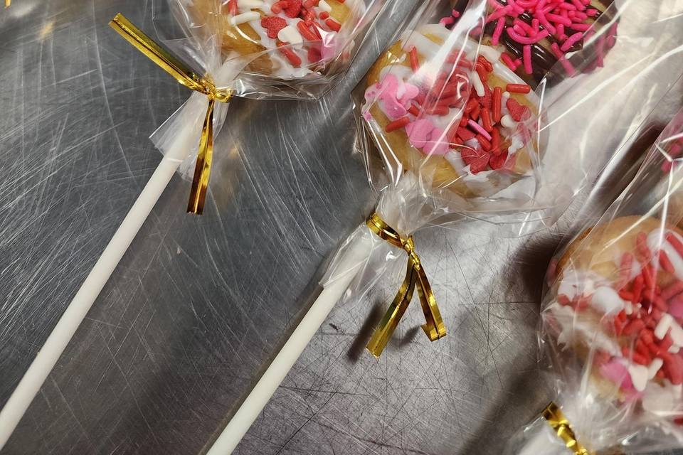 Mini doughnut pop favors