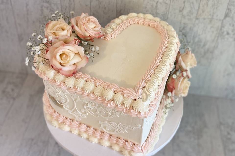 Vintage heart cake