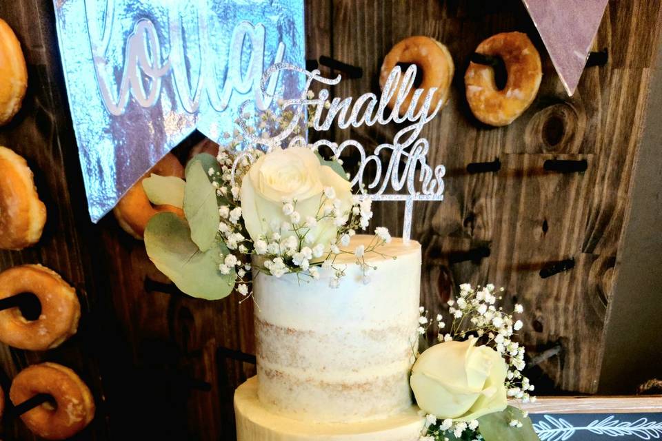 Naked Cake with fresh floral