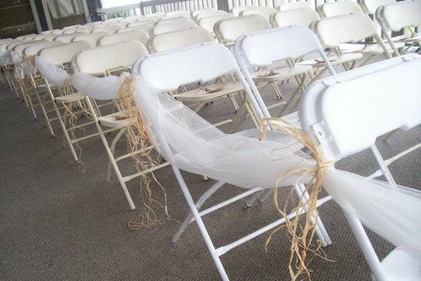 The used of earthy elements made Jenn and Rick's wedding a success