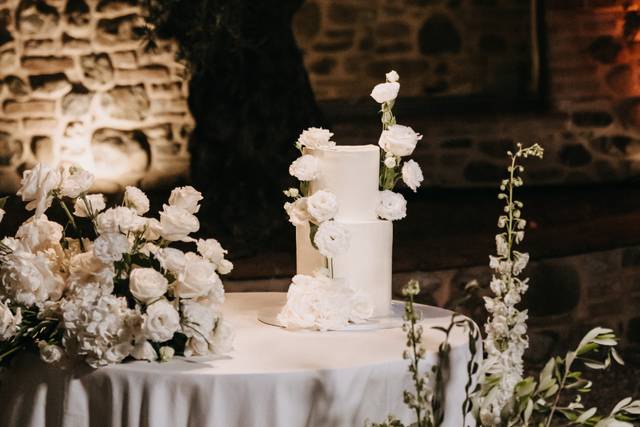 White wedding cake