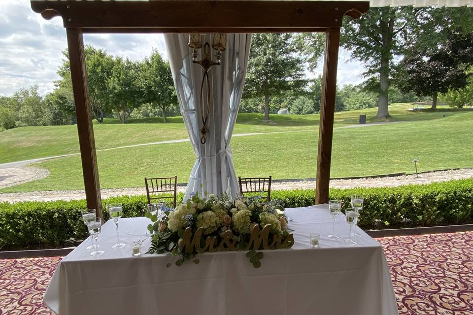 Golf course head table