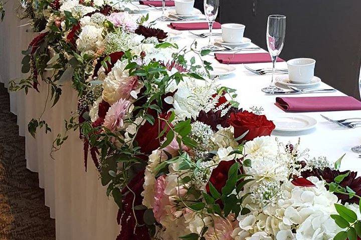 Headtable Garland