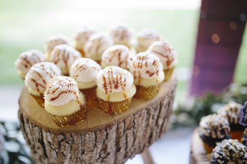 Scratch Gourmet Vanilla Caramel Wedding Cupcakes