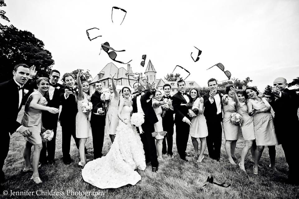 Couple with bridesmaids and groomsmen