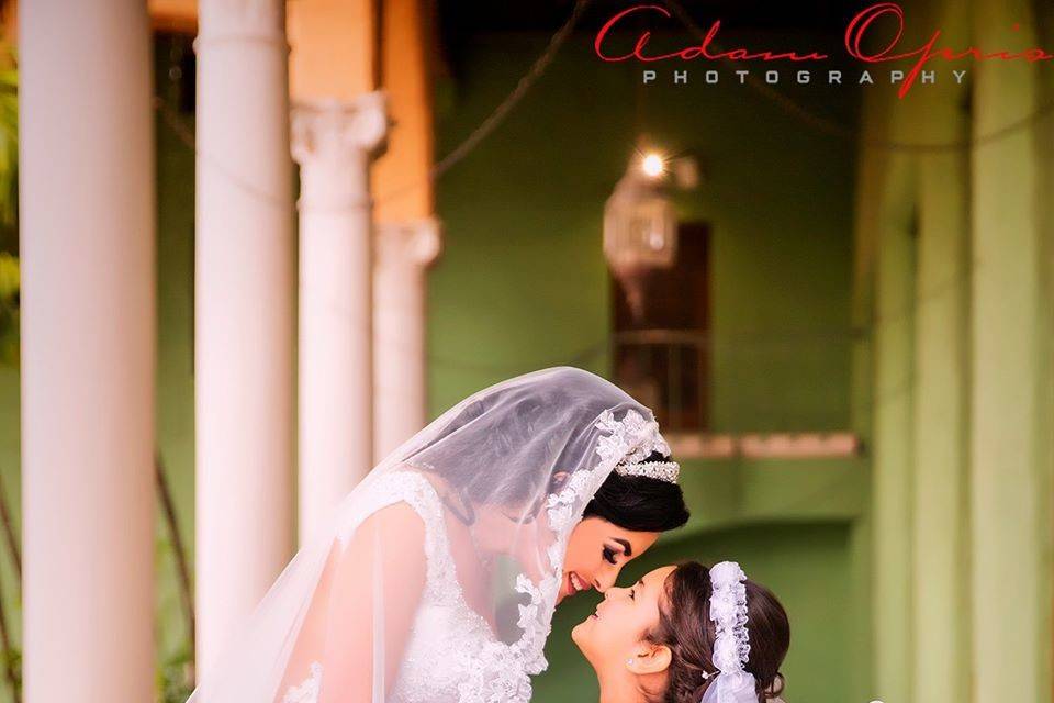 Bride and daugther moment