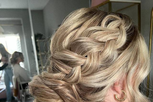 50 Unique Wedding Hairstyles for Long Hair to Try in 2024 - Hair Adviser