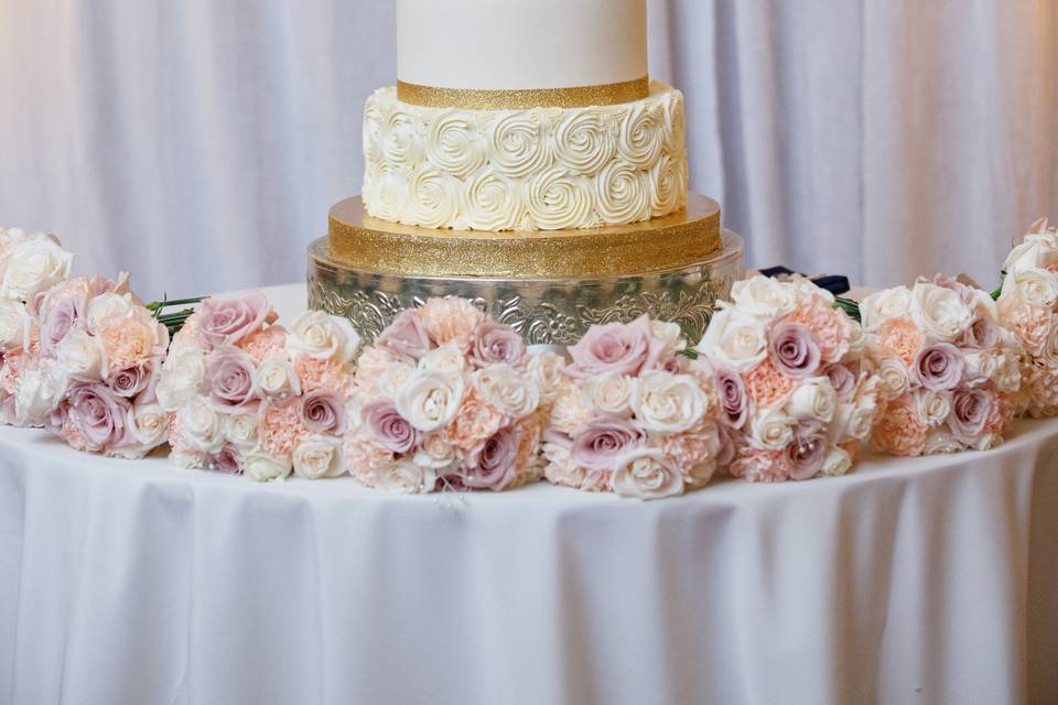 Rosette buttercream cake