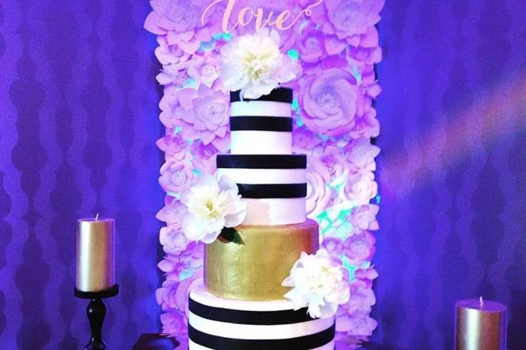 Balck, white and gold cake