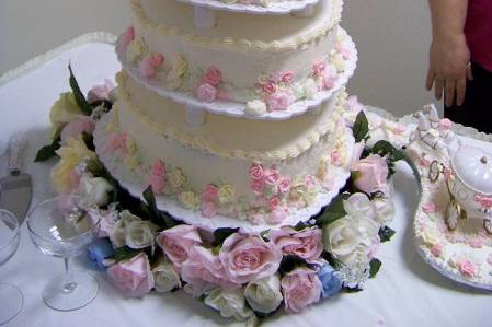 Four tiers heart shape cake with winding road and carriage.