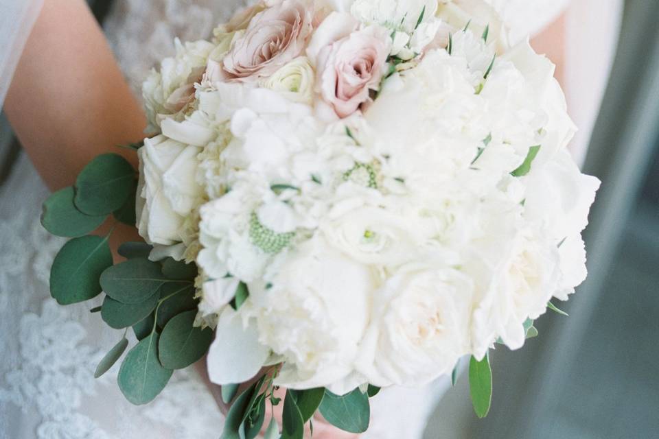 Flowers by kiku floral in fresno capc: @sarahwindecker