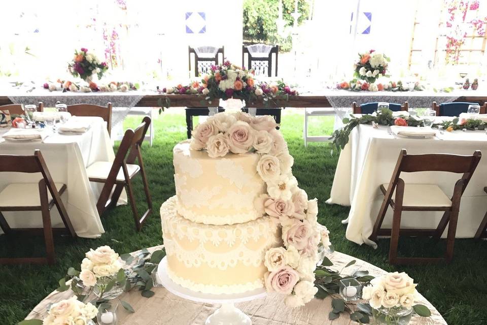 Cake table shot by tuly