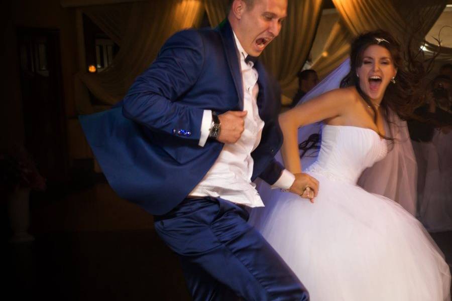 Newlyweds dancing