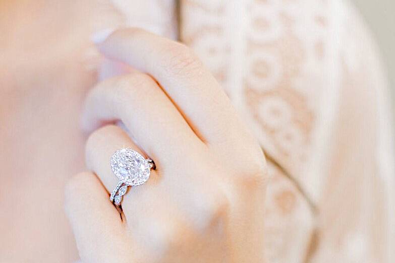 7-carat-round-diamond-engagement-ring-by-Ascot-Diamonds