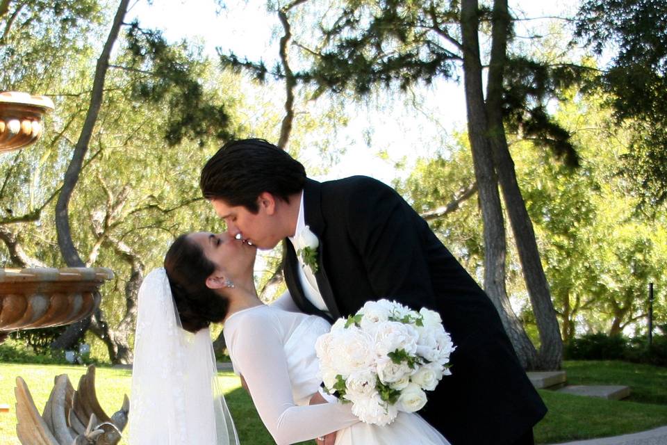 Dip and kiss!