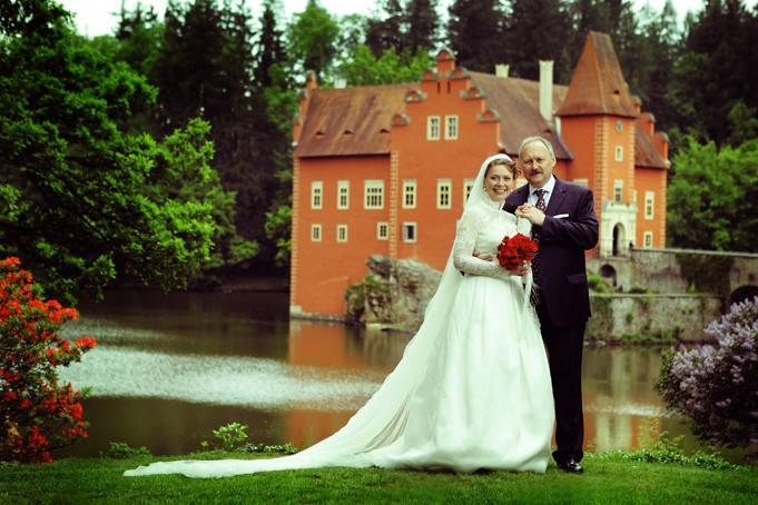 Cervena Lhota Castle weddings