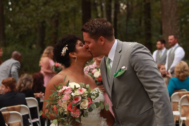 Aisle kiss