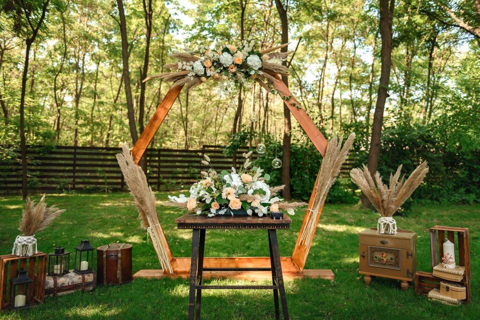Arch and centerpiece