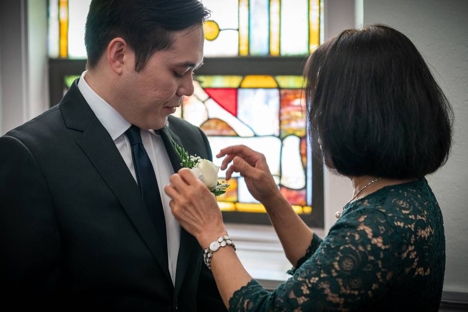 Final touches for the groom