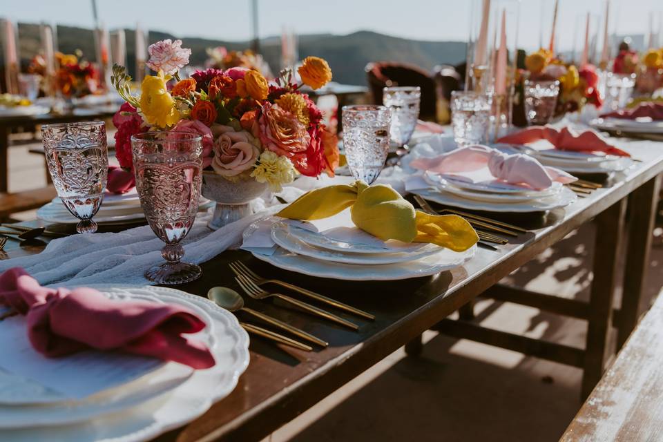 Bright tablescape decor