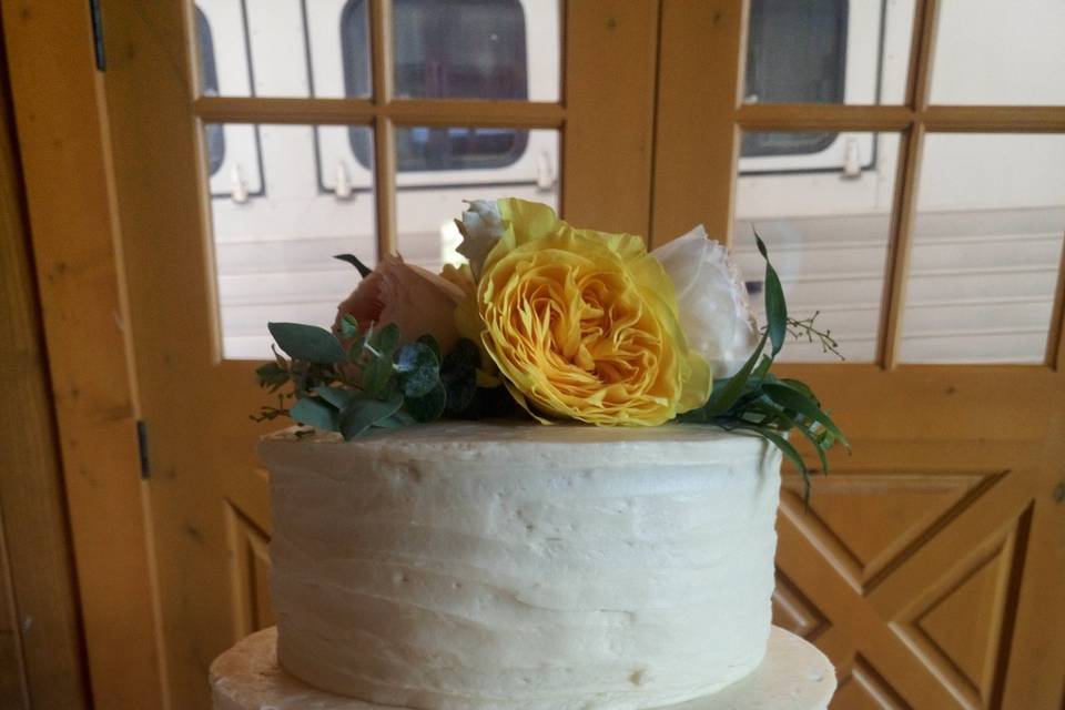 Simple wedding cake