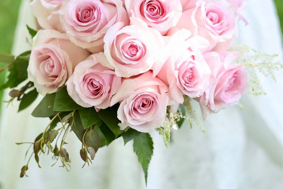 Bridal bouquet with pink roses