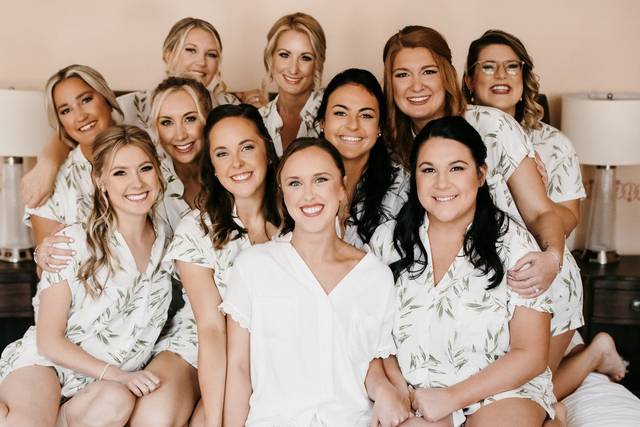 Bridal party getting ready