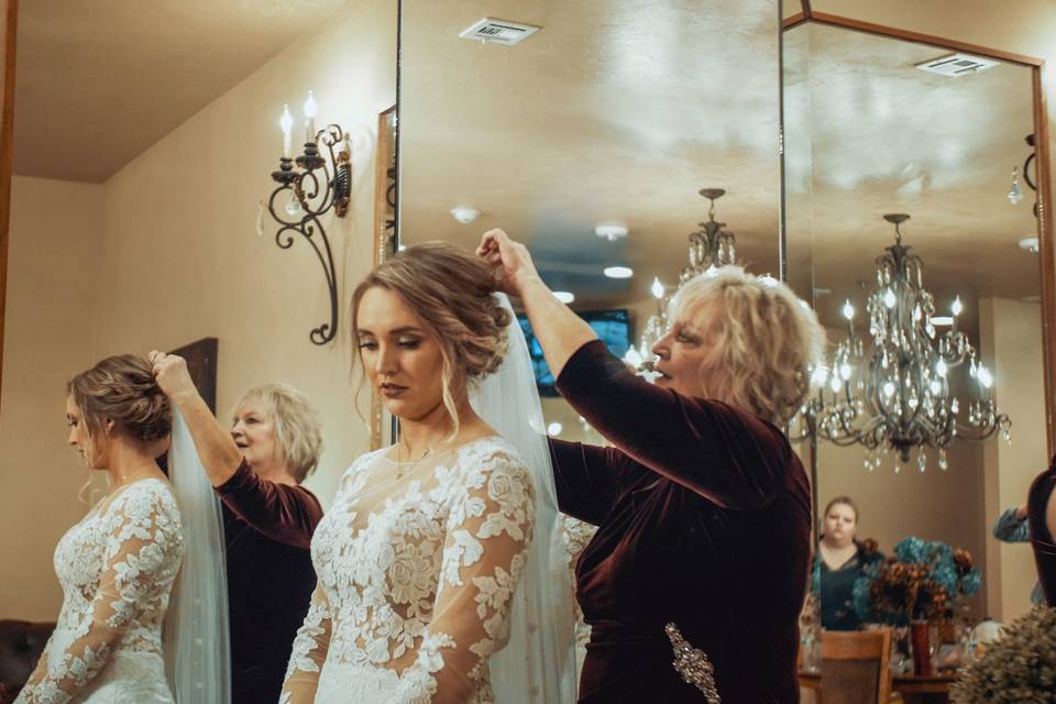 Fixing the bride's hair