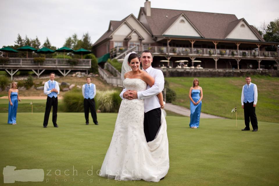 ​The couple with the bridesmaids and groomsmen