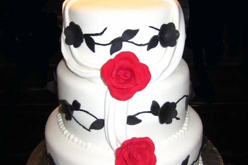 Drape black red rose cake