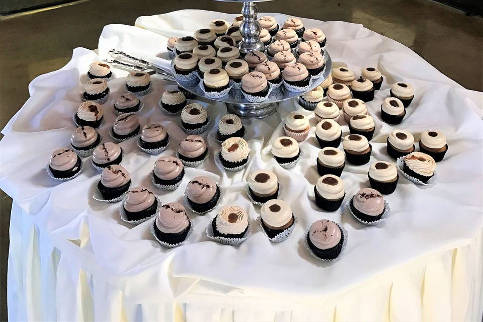 2-tier wedding cake