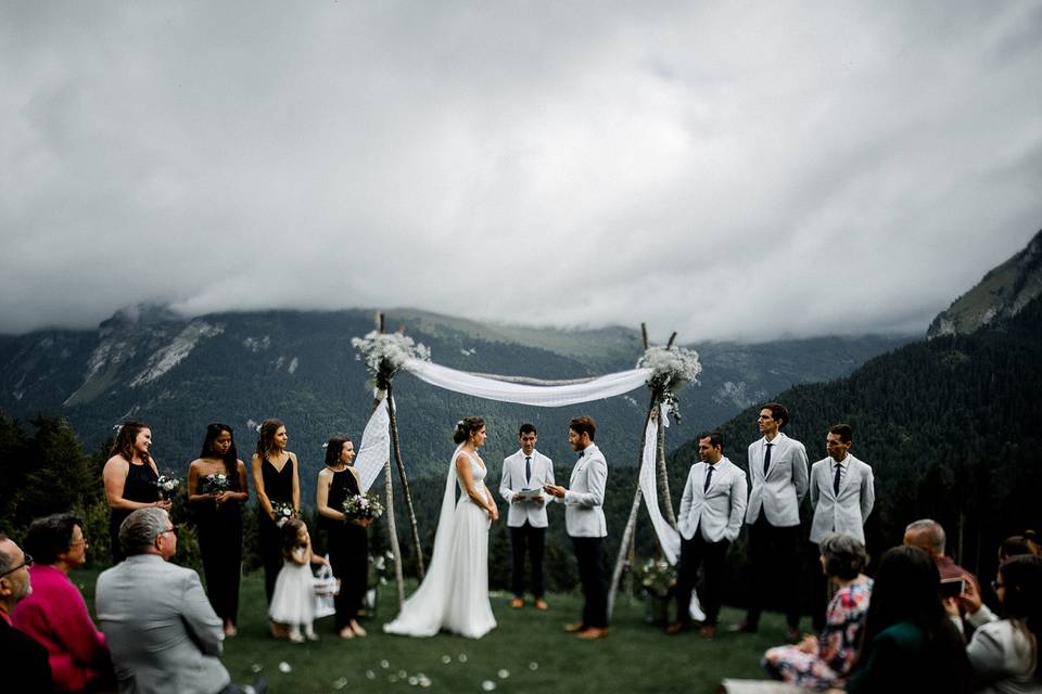 Exchanging vows in the mountains