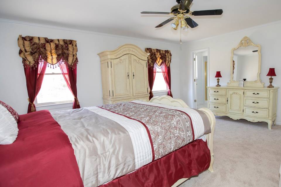 Ni River Manor Bedroom in red