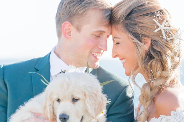 The couple with a special wedding guest (Viktoria and Riley)