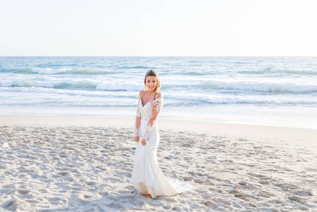 Bride on the beach (Viktoria and Riley)