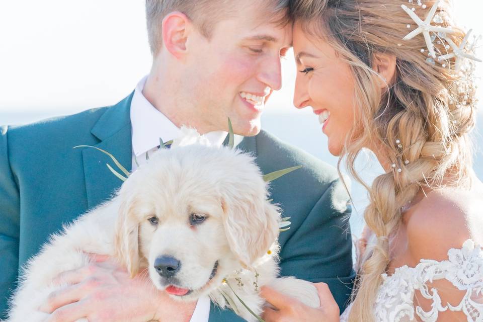The couple with a special wedding guest (Viktoria and Riley)