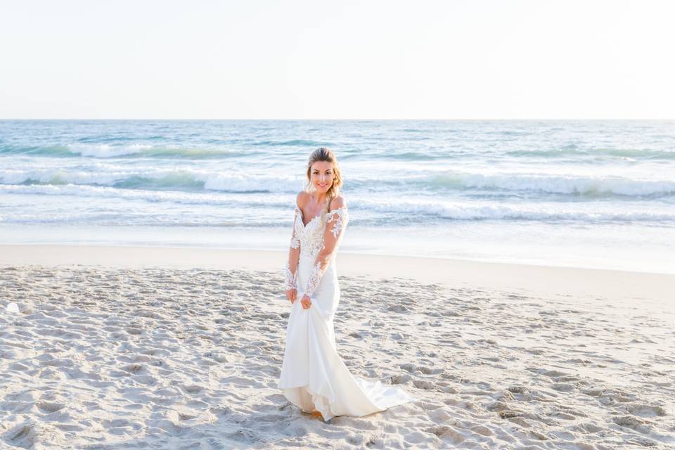 Bride on the beach (Viktoria and Riley)