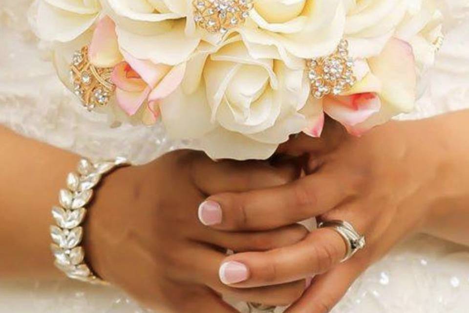 Blush brooch bouquet