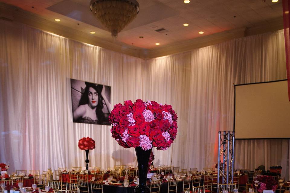 Table setting with centerpiece