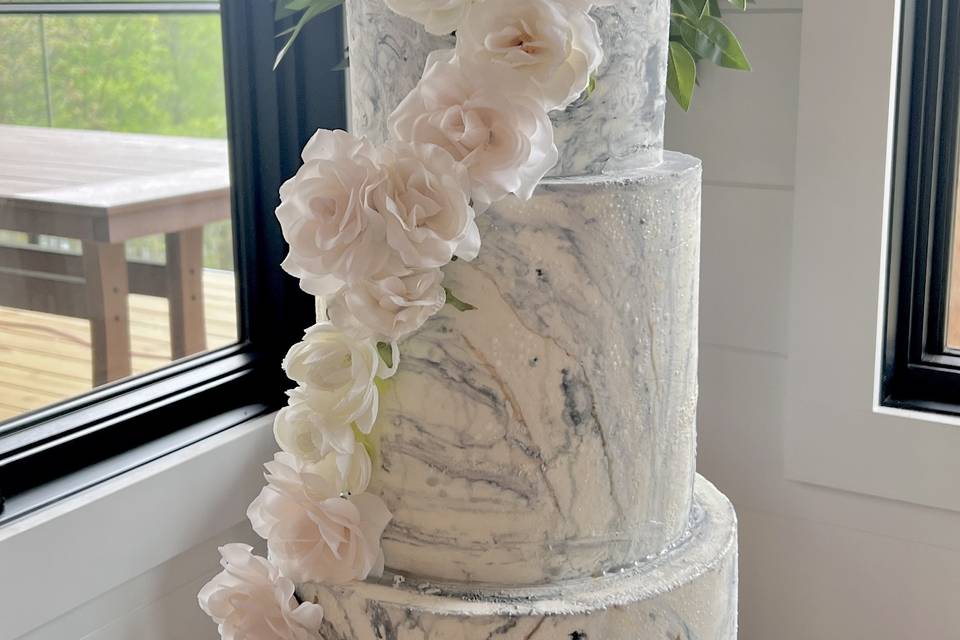 White & gray marble cake
