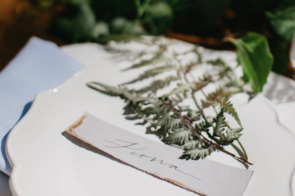 Sunny table details