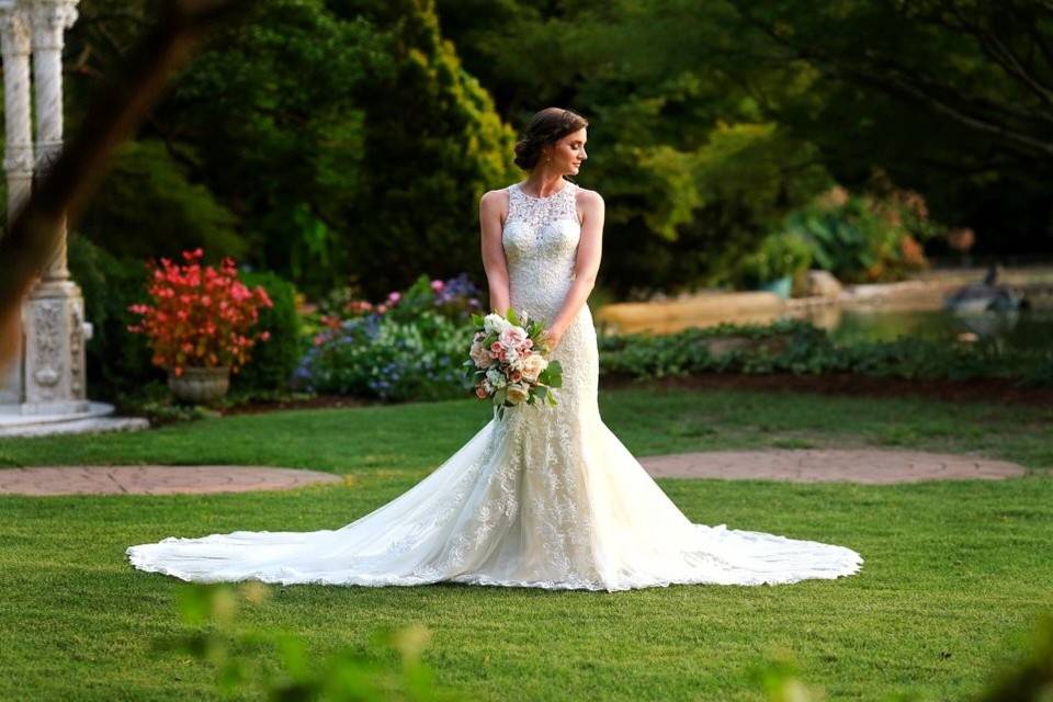 Beautiful bride in the garden