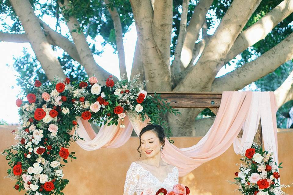 Pink and red ceremony flowers